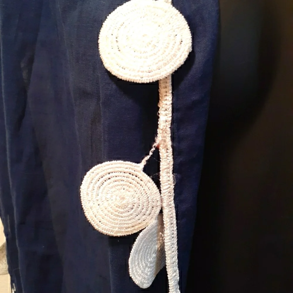 - MUD PIE ROUND CROCHET LACE SCARF